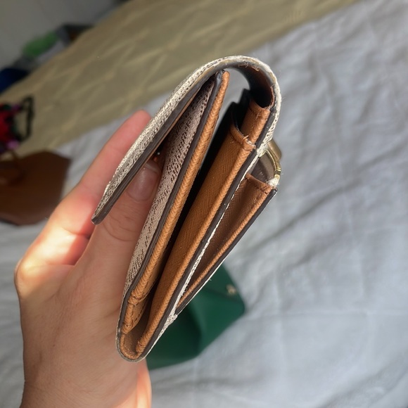 Michael Kors wallet - Picture 11 of 11